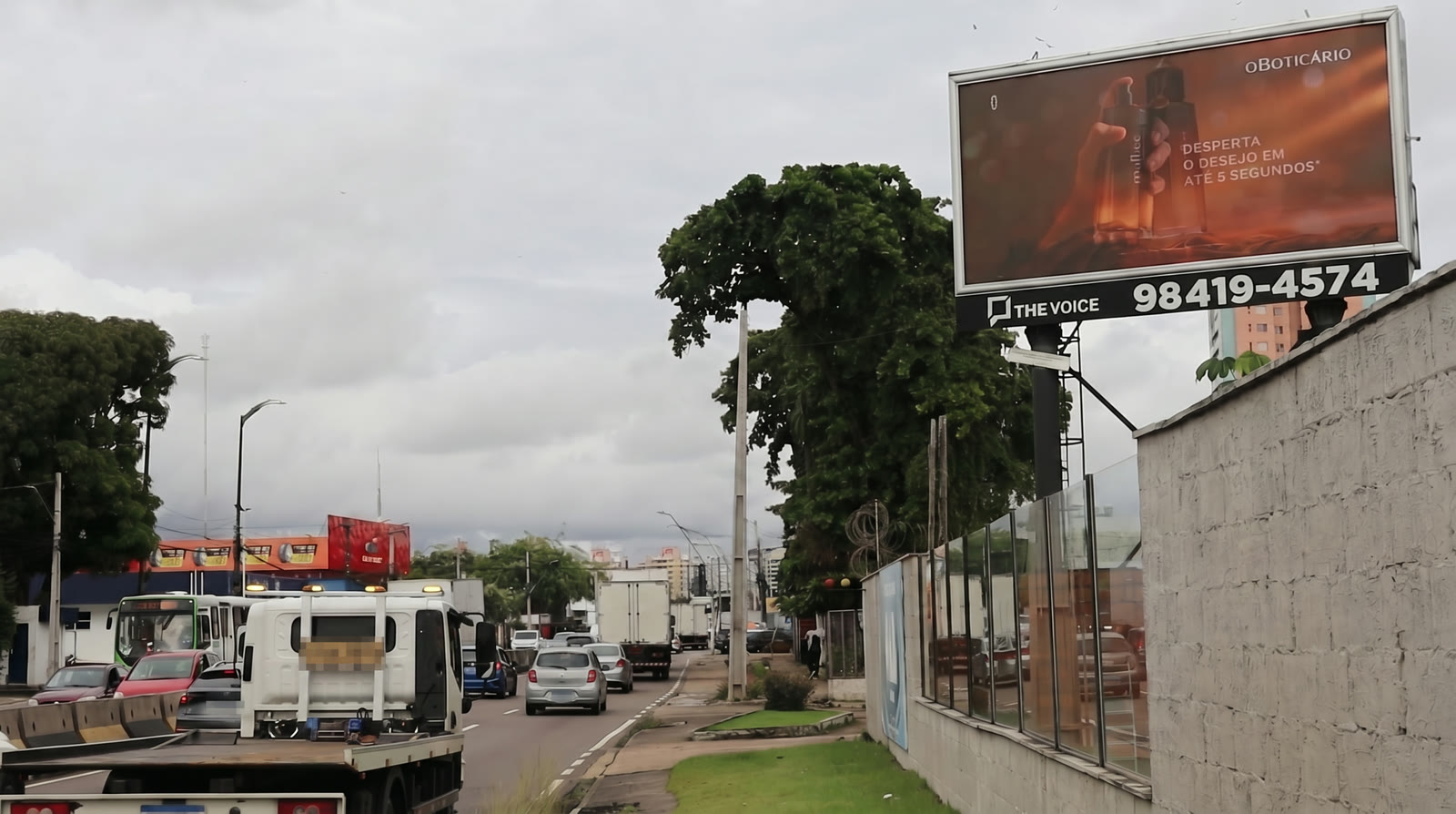 Painel de LED em Av. Ephigênio Salles, 363 — Aleixo